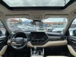 2023 Platinum Highlander: Premium, Pristine, Drive Away Today