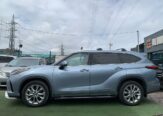 2023 Platinum Highlander: Premium, Pristine, Drive Away Today