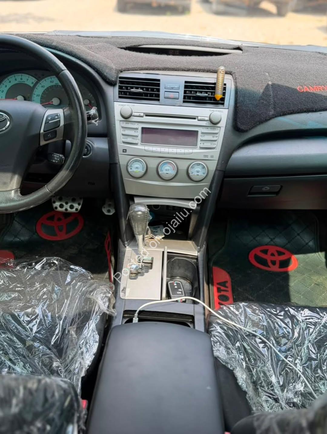 “2010 Toyota Camry SE: Keyless, Sunroof, Alloys, Genuine Duty – 11.6M”