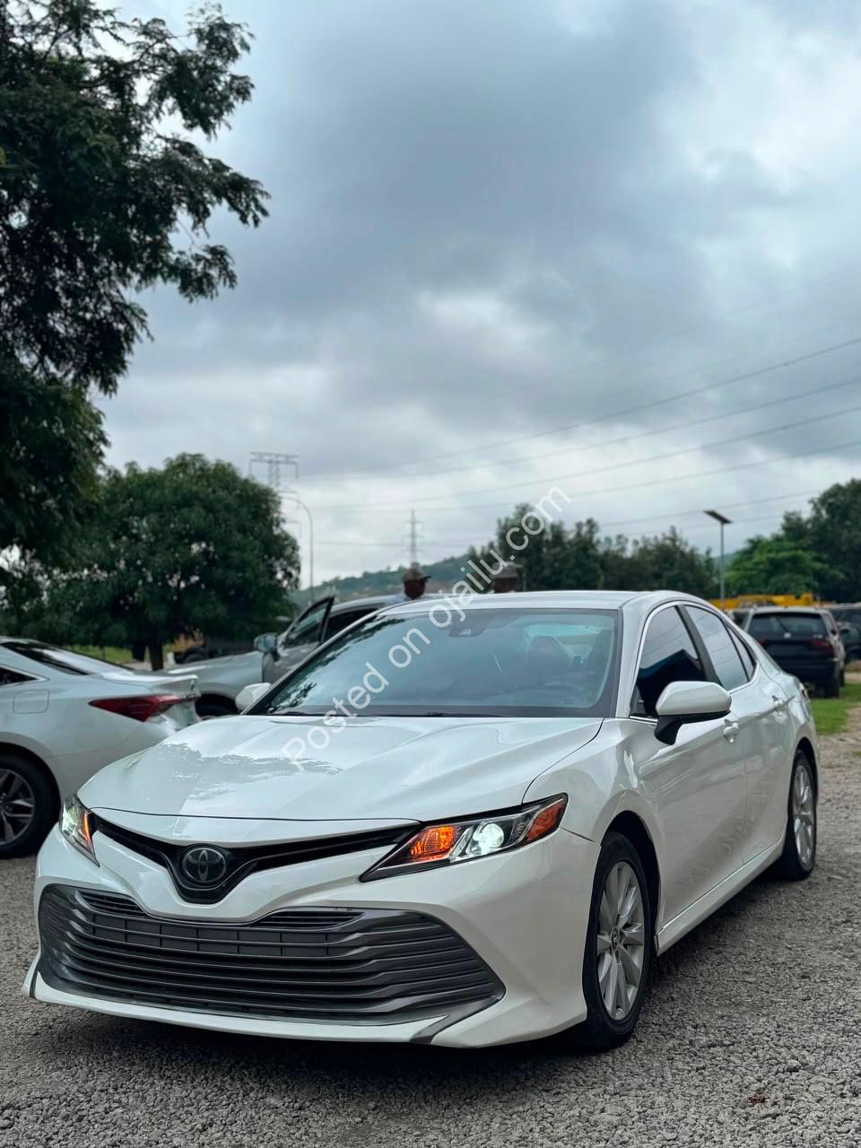 2018 Toyota Camry LE – Clean Foreign Used, Genuine Duty   LED, Alloy Wheels
