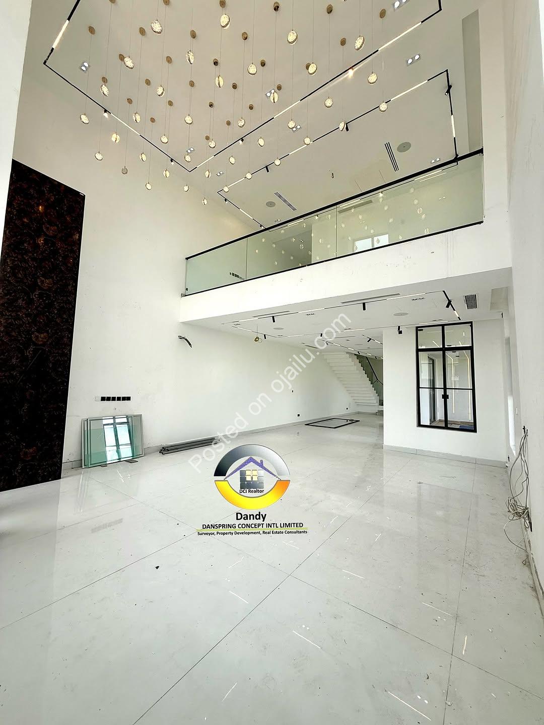 **5-Bed Duplex: Pool, Cinema & Rooftop in Ikate**