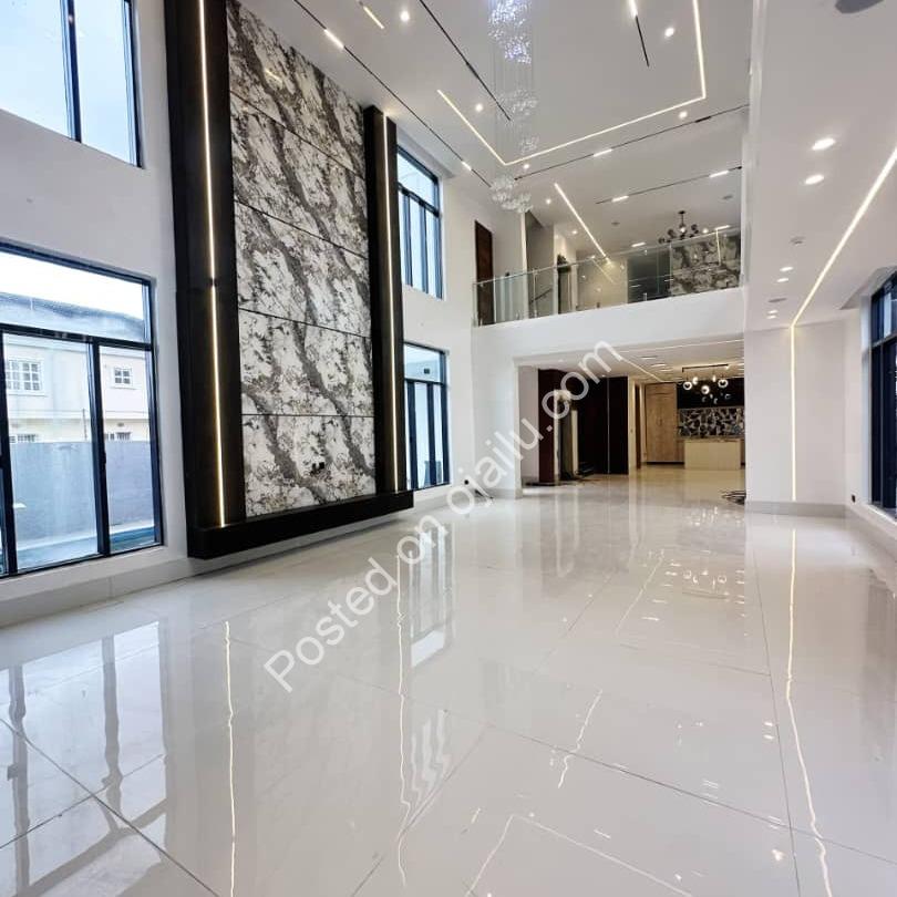 Soaring 5-Bed in VGC: Pool, Gym & Elevator