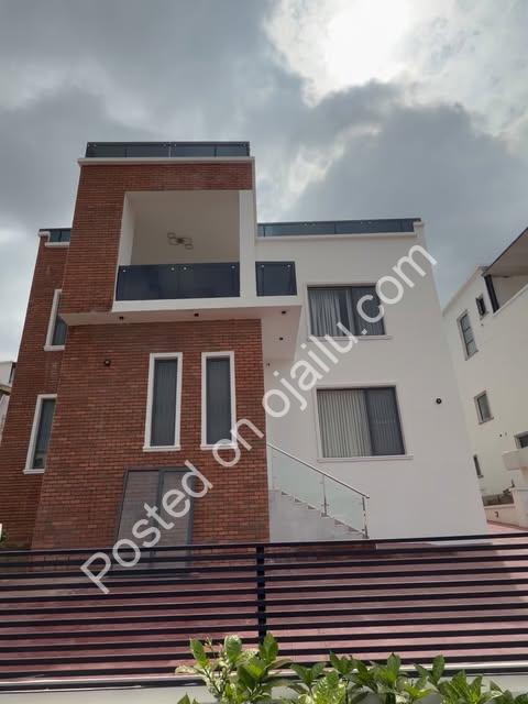 Smart 5BR Smart Duplex: Exclusive Living in Guzape