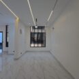 Sophisticated 4-Bed Terrace Duplex in Chevron