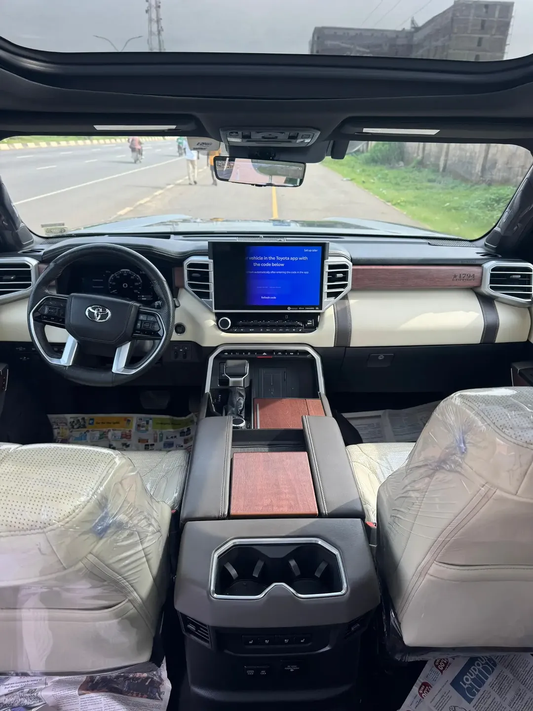 Toyota Tundra 4×4: Full Option, Original Duty 2022