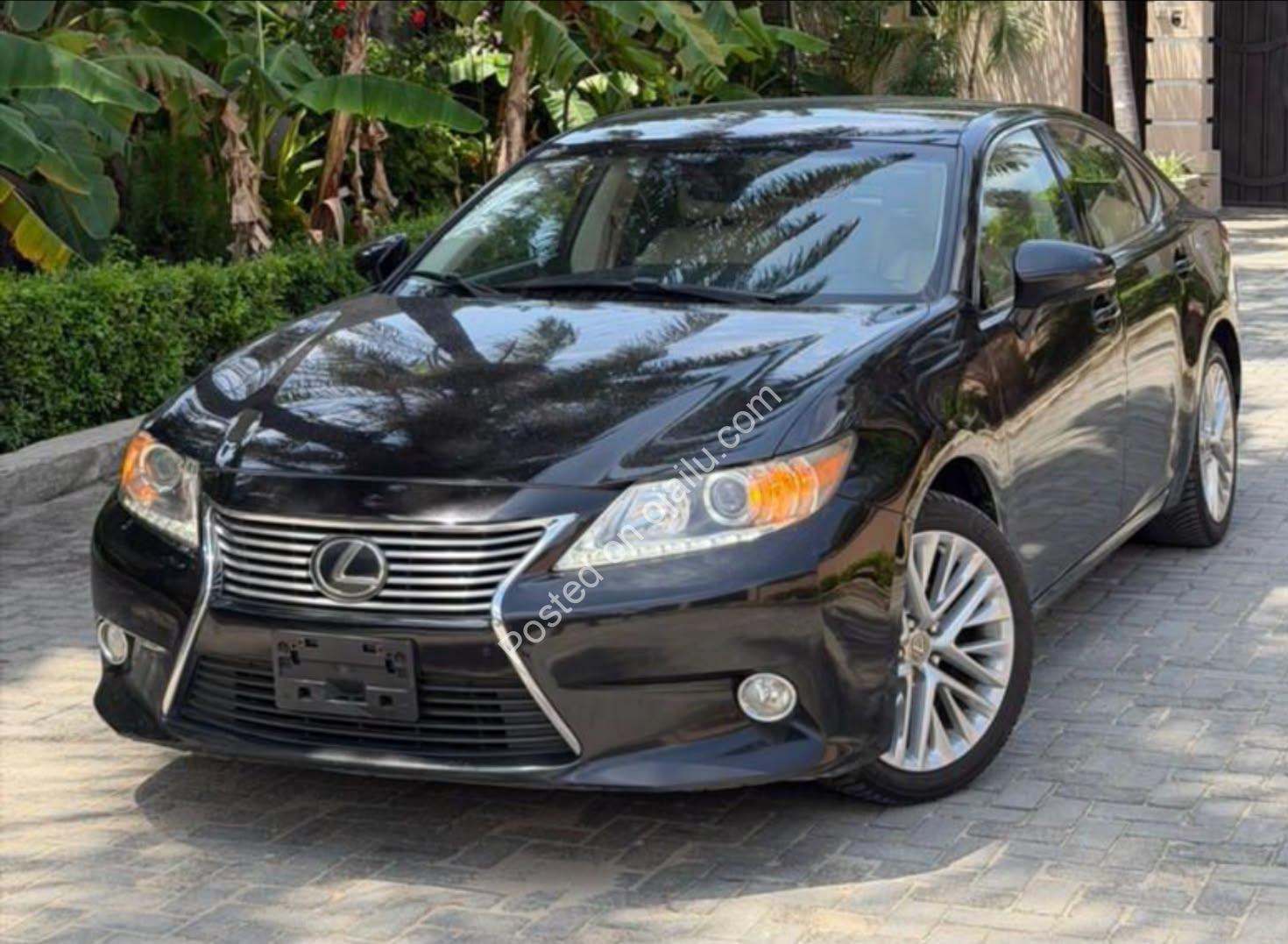 Barely Driven 2015 Lexus ES350 – Accident-Free Luxury!