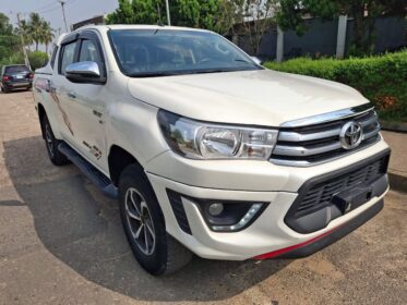 2019 Toyota Hilux: Clean