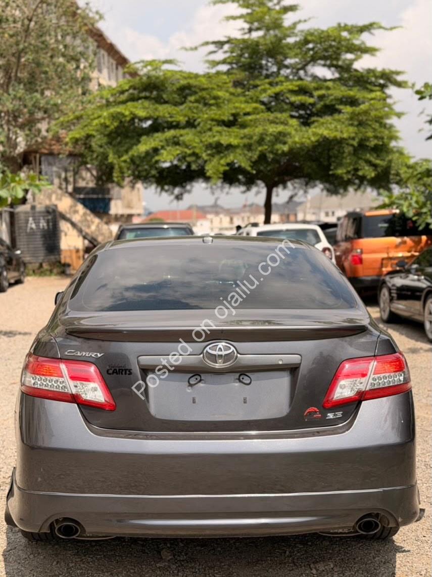 “2010 Toyota Camry SE: Keyless, Sunroof, Alloys, Genuine Duty – 11.6M”