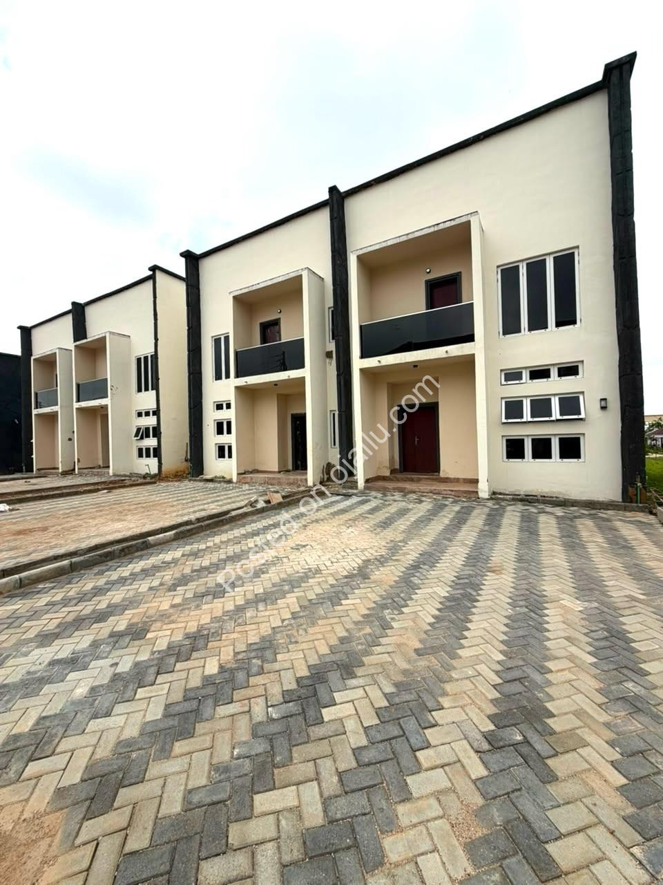Move-In Ready 4BR Duplex in Karsana