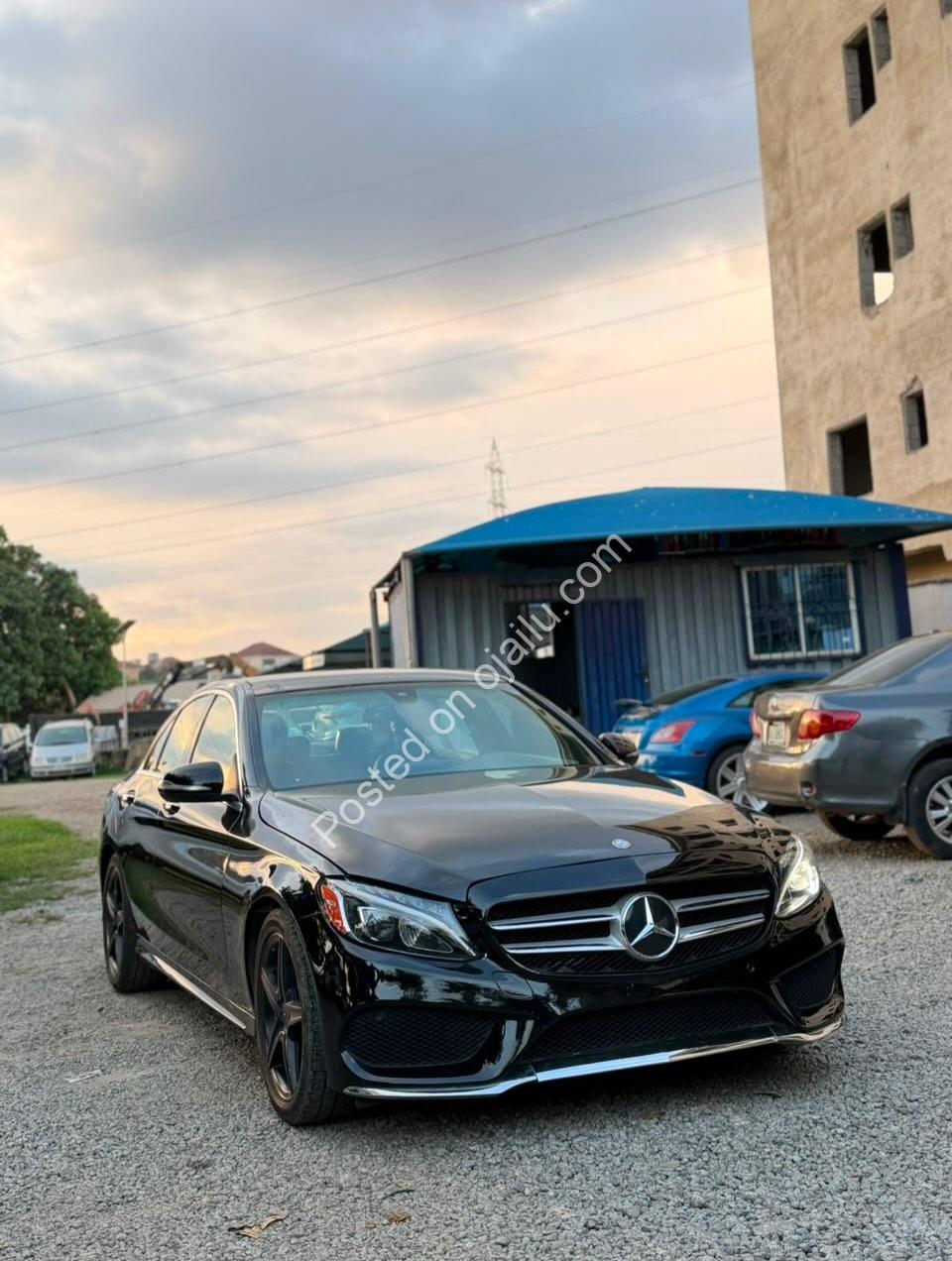 2015 Mercedes C400 4MATIC: Panoramic Roof & Keyless