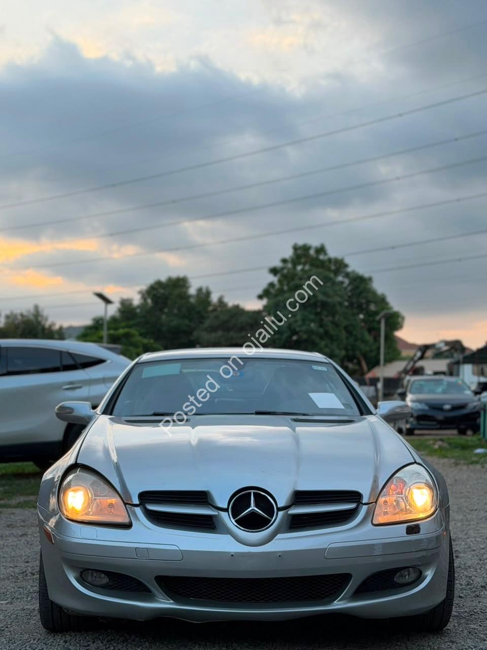 2005 Benz SLK350: Red Bucket Seats & Genuine Duty – 8.6M