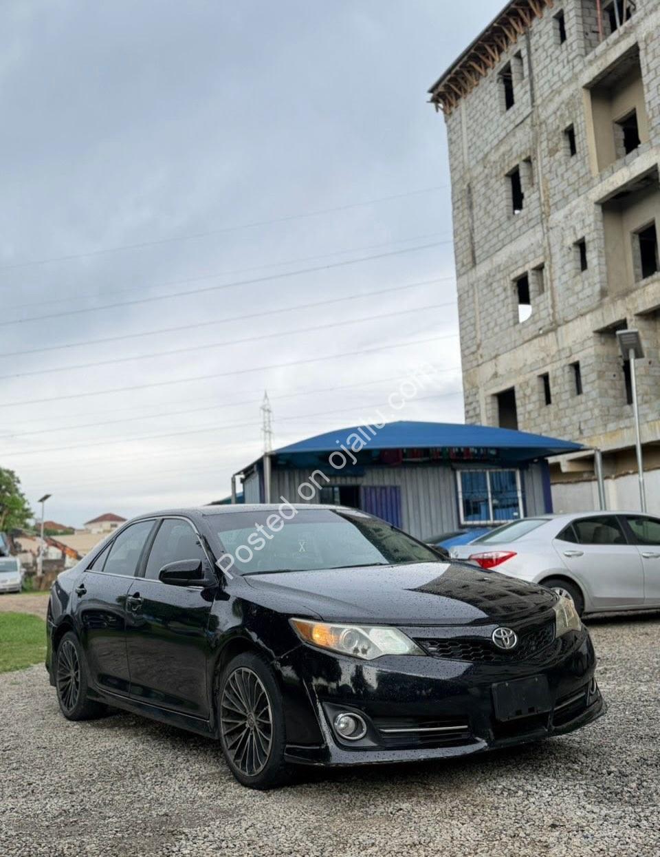 2012 Toyota Camry SE V6: Keyless, Sunroof, Leather & More – ₦7.8M