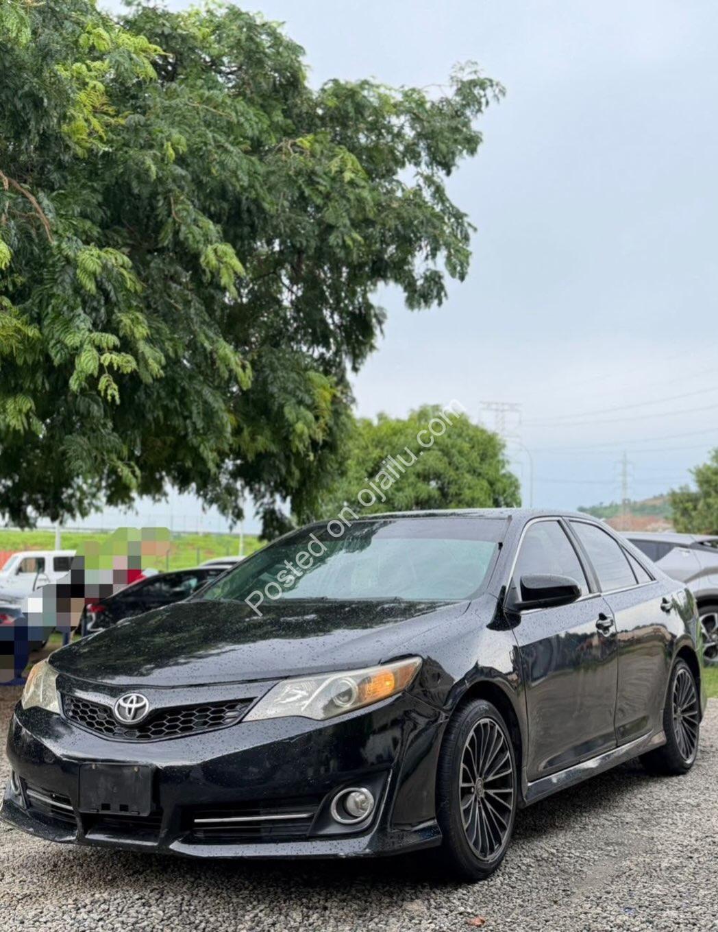 2012 Toyota Camry SE V6: Keyless, Sunroof, Leather & More – ₦7.8M