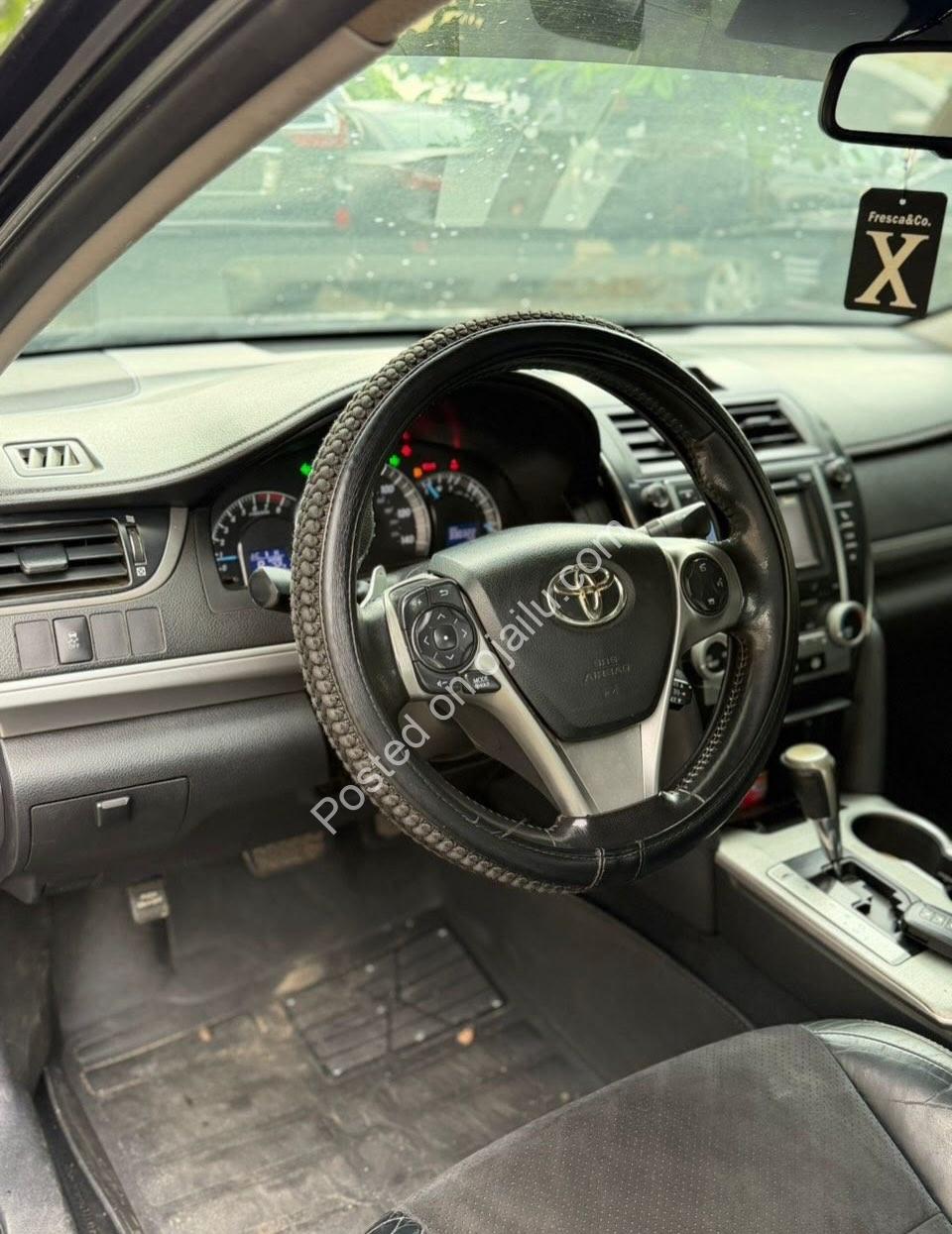 2012 Toyota Camry SE V6: Keyless, Sunroof, Leather & More – ₦7.8M
