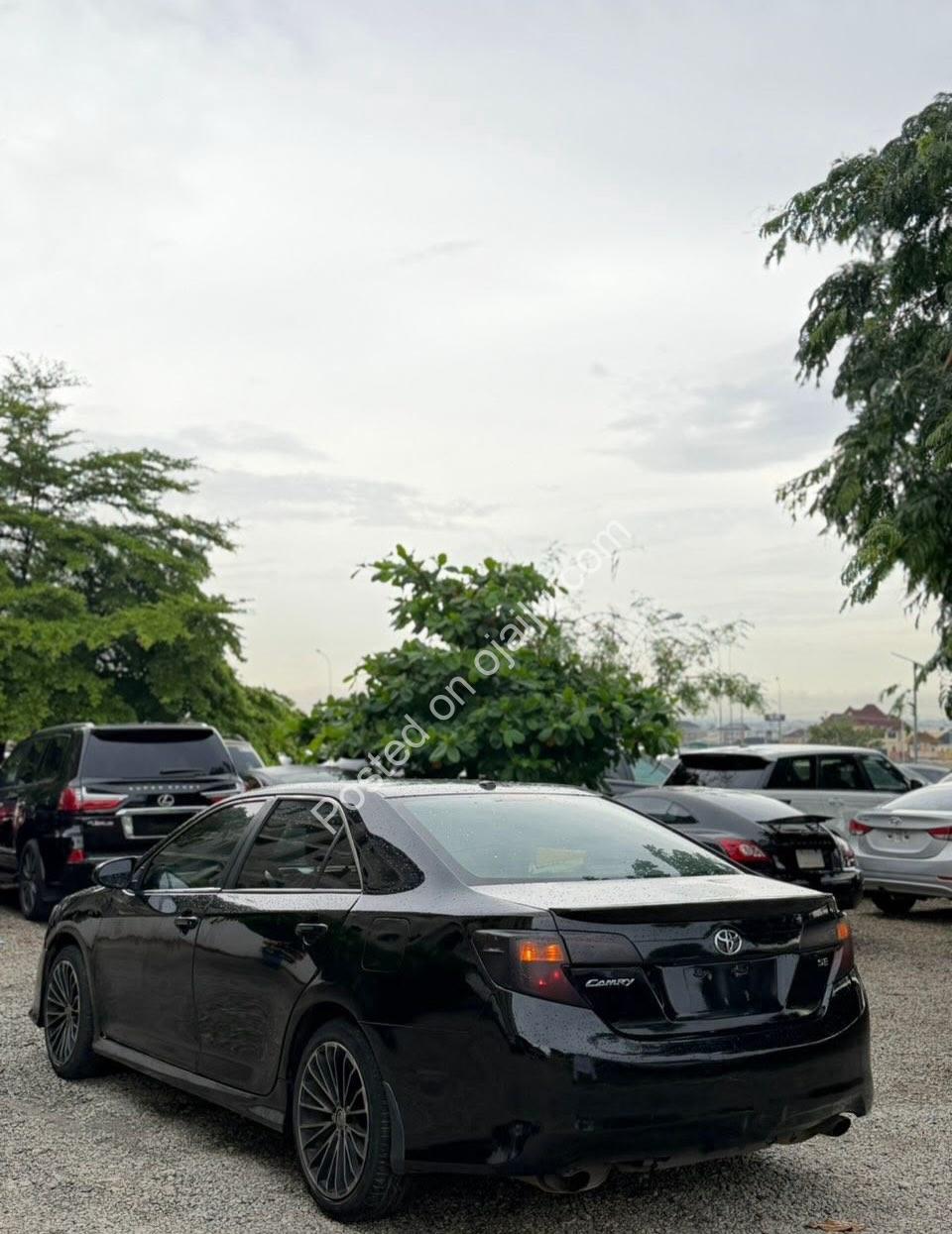2012 Toyota Camry SE V6: Keyless, Sunroof, Leather & More – ₦7.8M