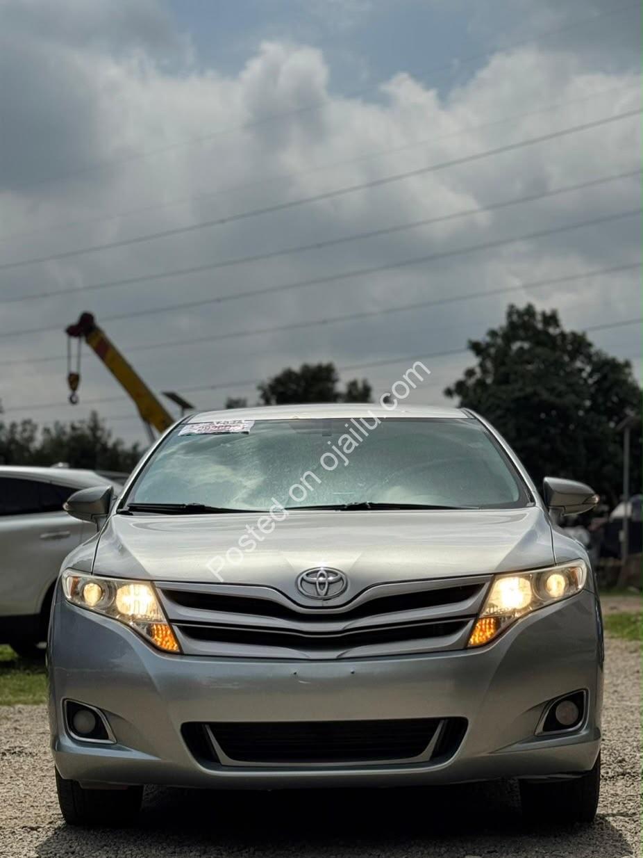 2016 Toyota Venza LE – Genuine Duty, Reverse Cam & Alloy Rims