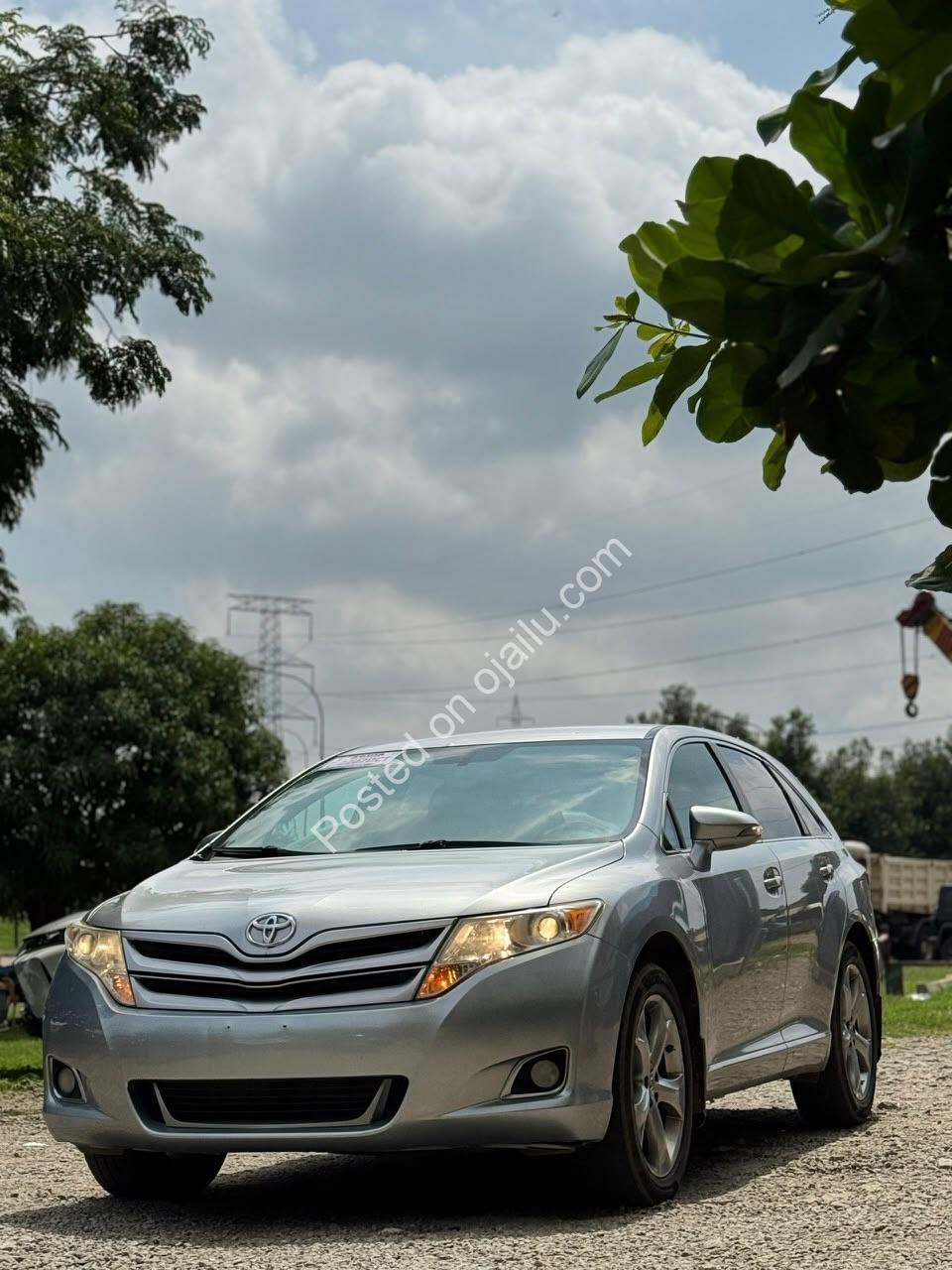 2016 Toyota Venza LE – Genuine Duty, Reverse Cam & Alloy Rims