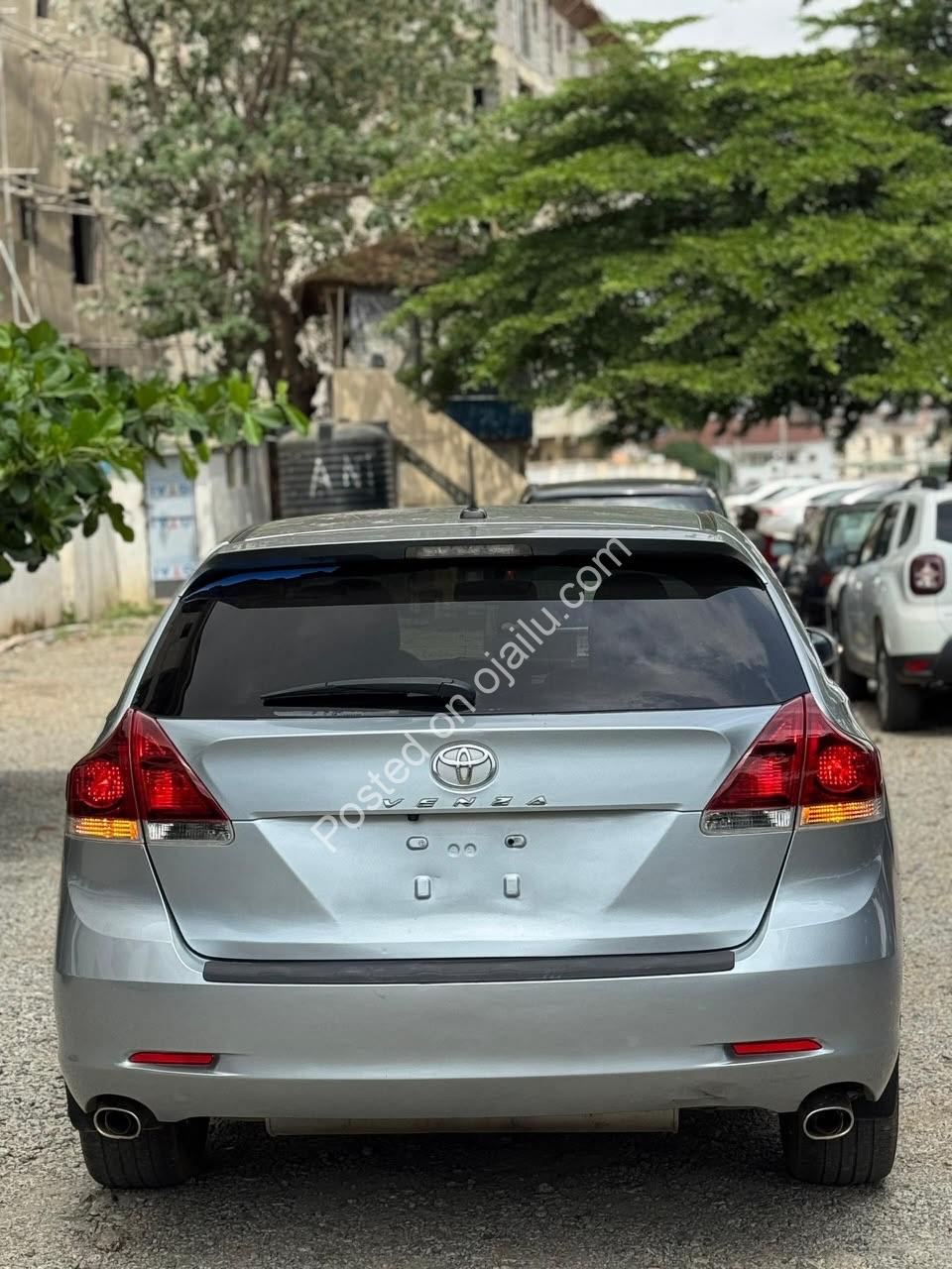 2016 Toyota Venza LE – Genuine Duty, Reverse Cam & Alloy Rims