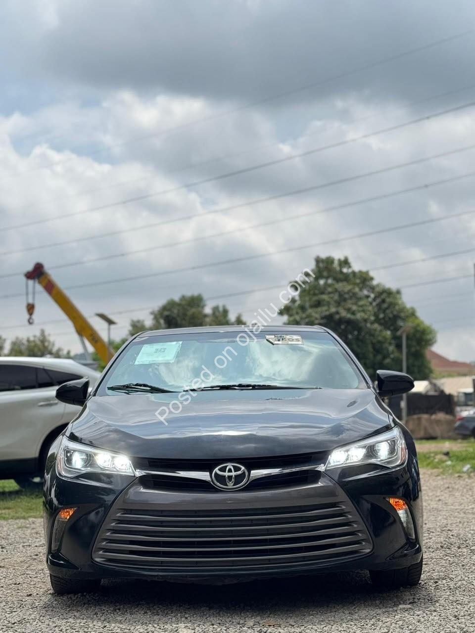 2015 Toyota Camry XLE V6: Premium Leather & Sunroof, 18M