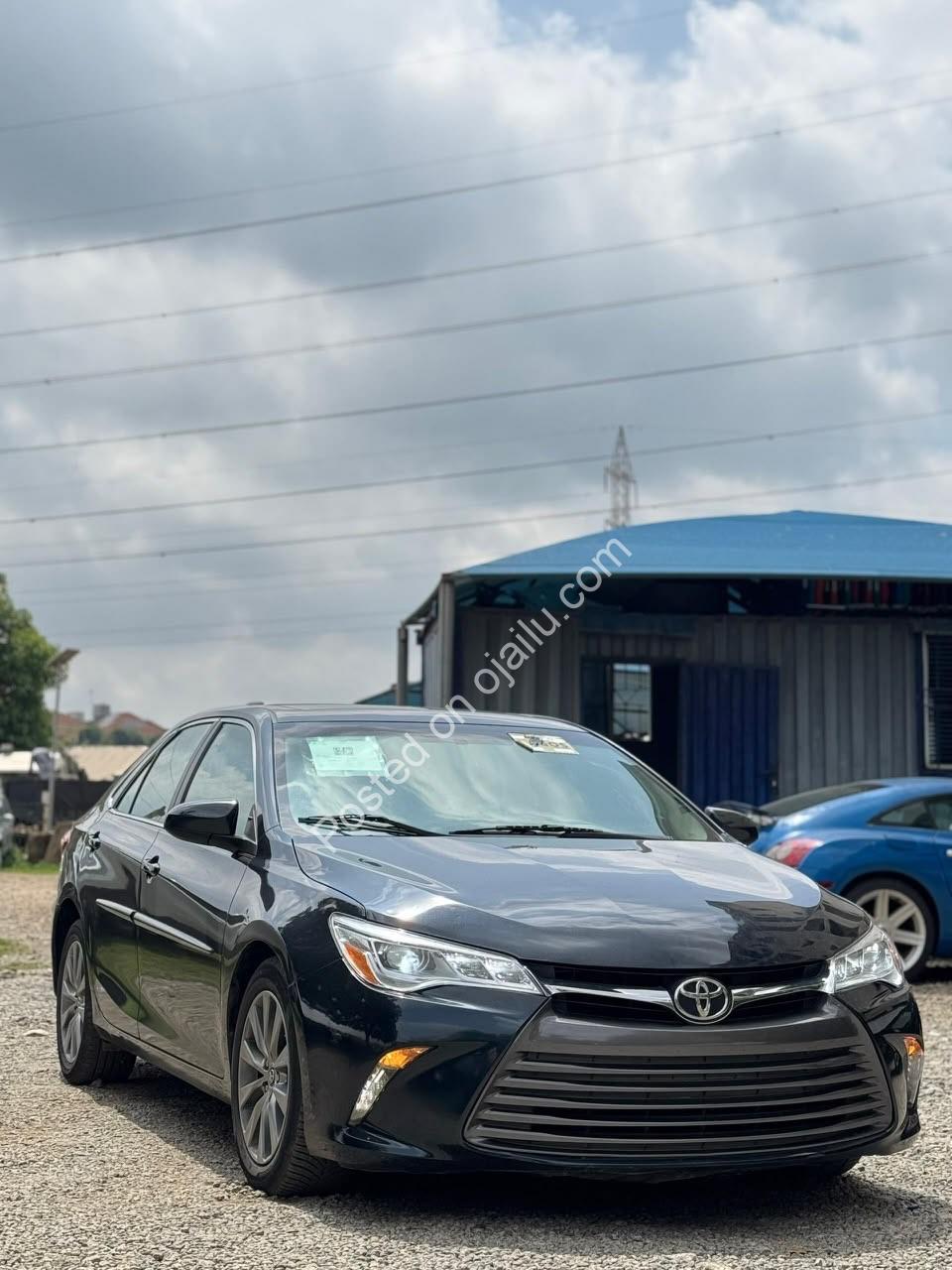 2015 Toyota Camry XLE V6: Premium Leather & Sunroof, 18M