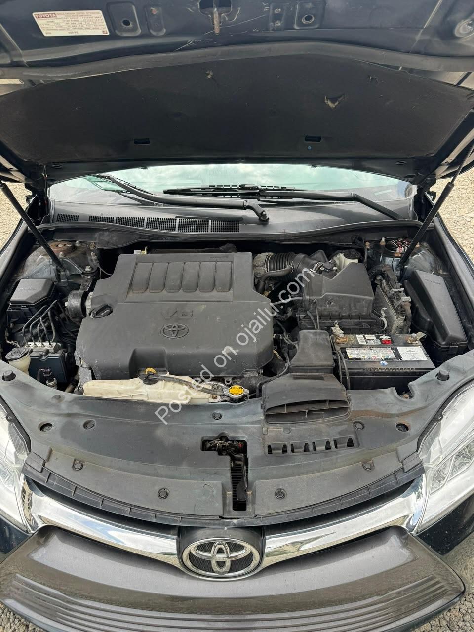 2015 Toyota Camry XLE V6: Premium Leather & Sunroof, 18M