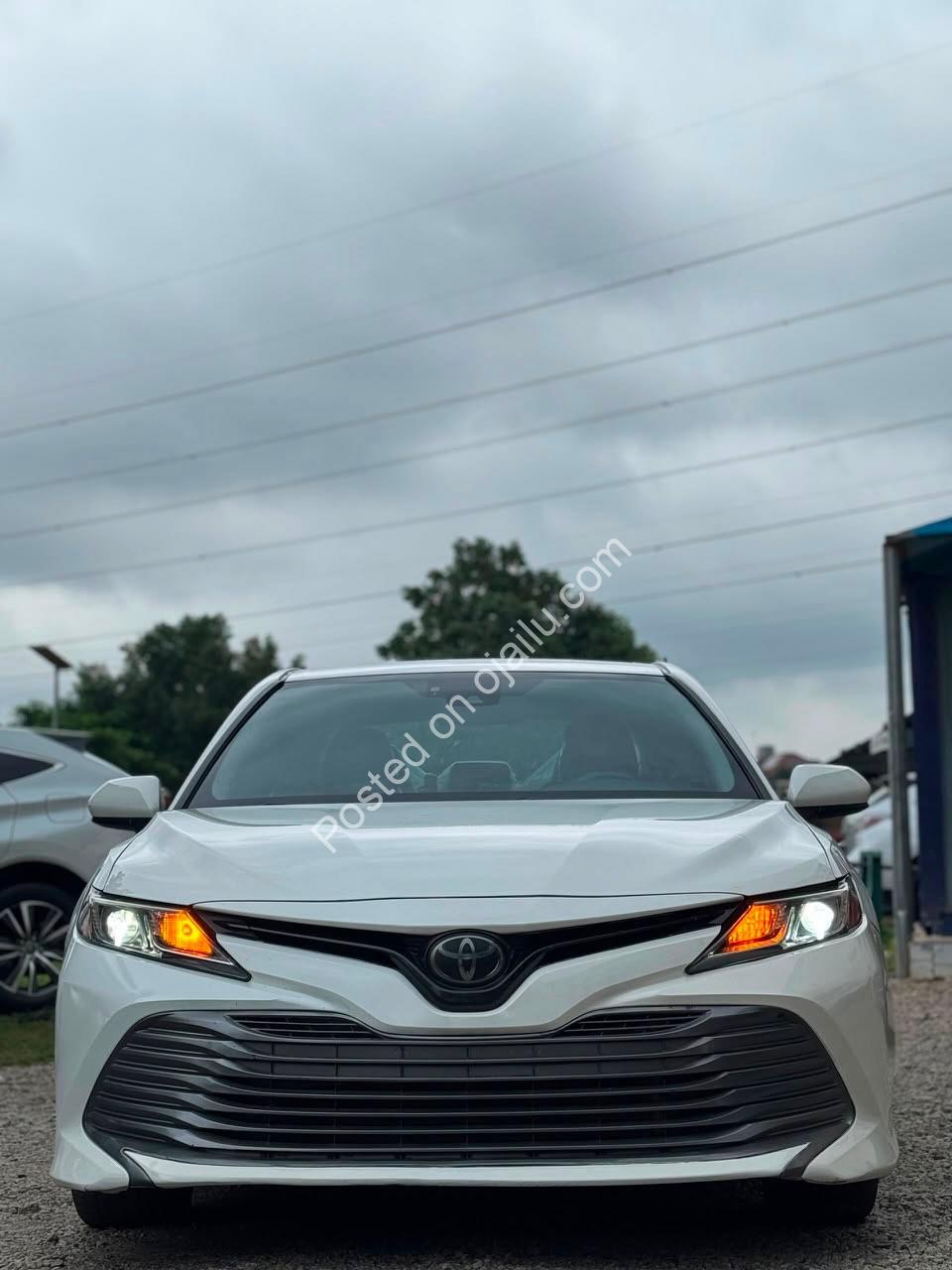 2018 Toyota Camry LE – Clean Foreign Used, Genuine Duty   LED, Alloy Wheels