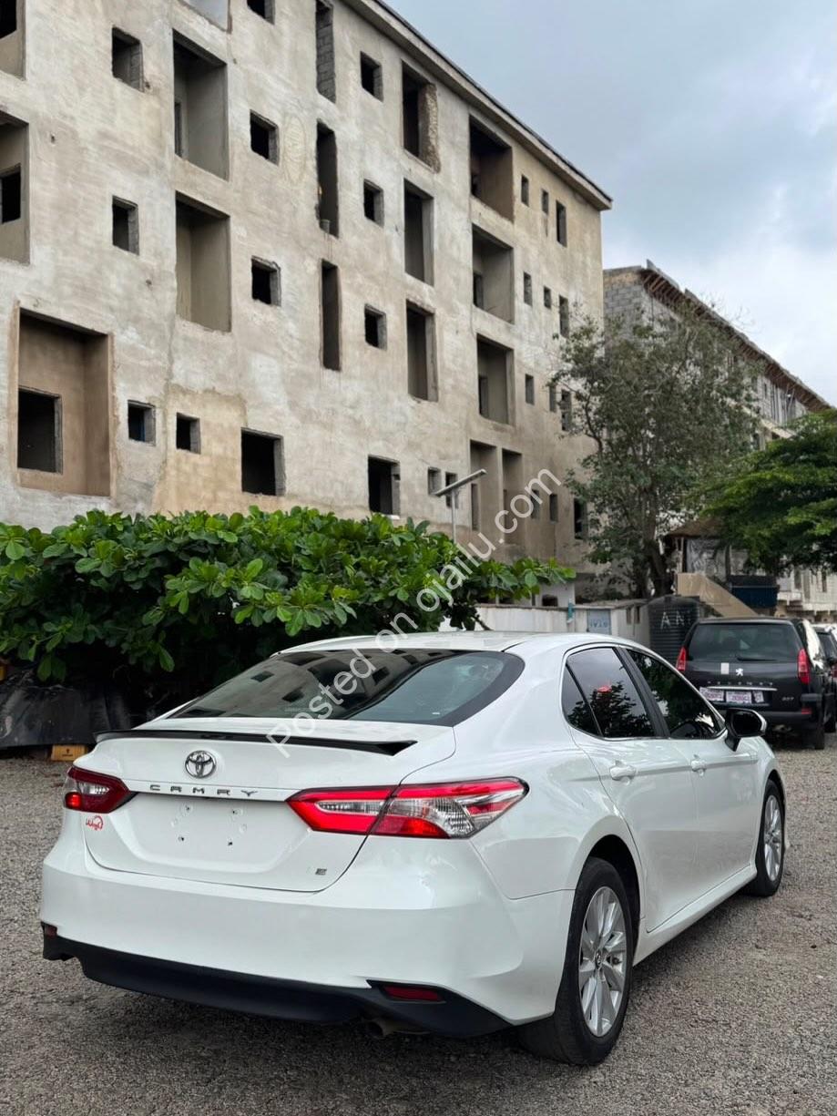 2018 Toyota Camry LE – Clean Foreign Used, Genuine Duty   LED, Alloy Wheels
