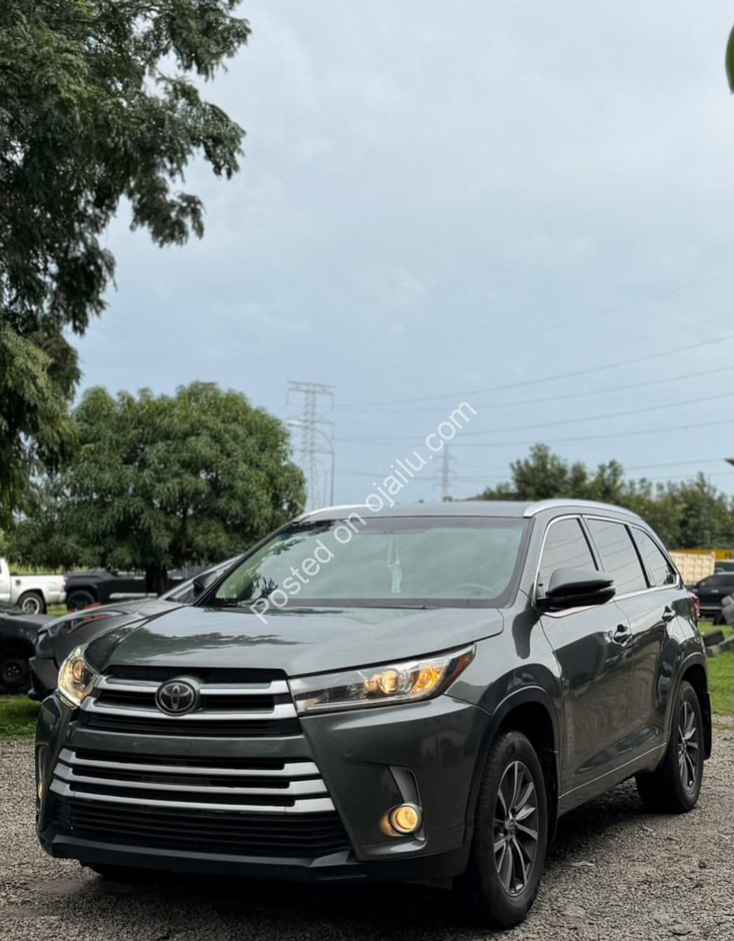 2016 Toyota Highlander XLE AWD: Super Mint, Fully Loaded, Abuja