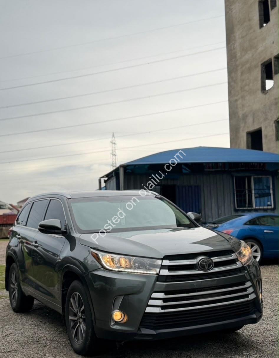 2016 Toyota Highlander XLE AWD: Super Mint, Fully Loaded, Abuja