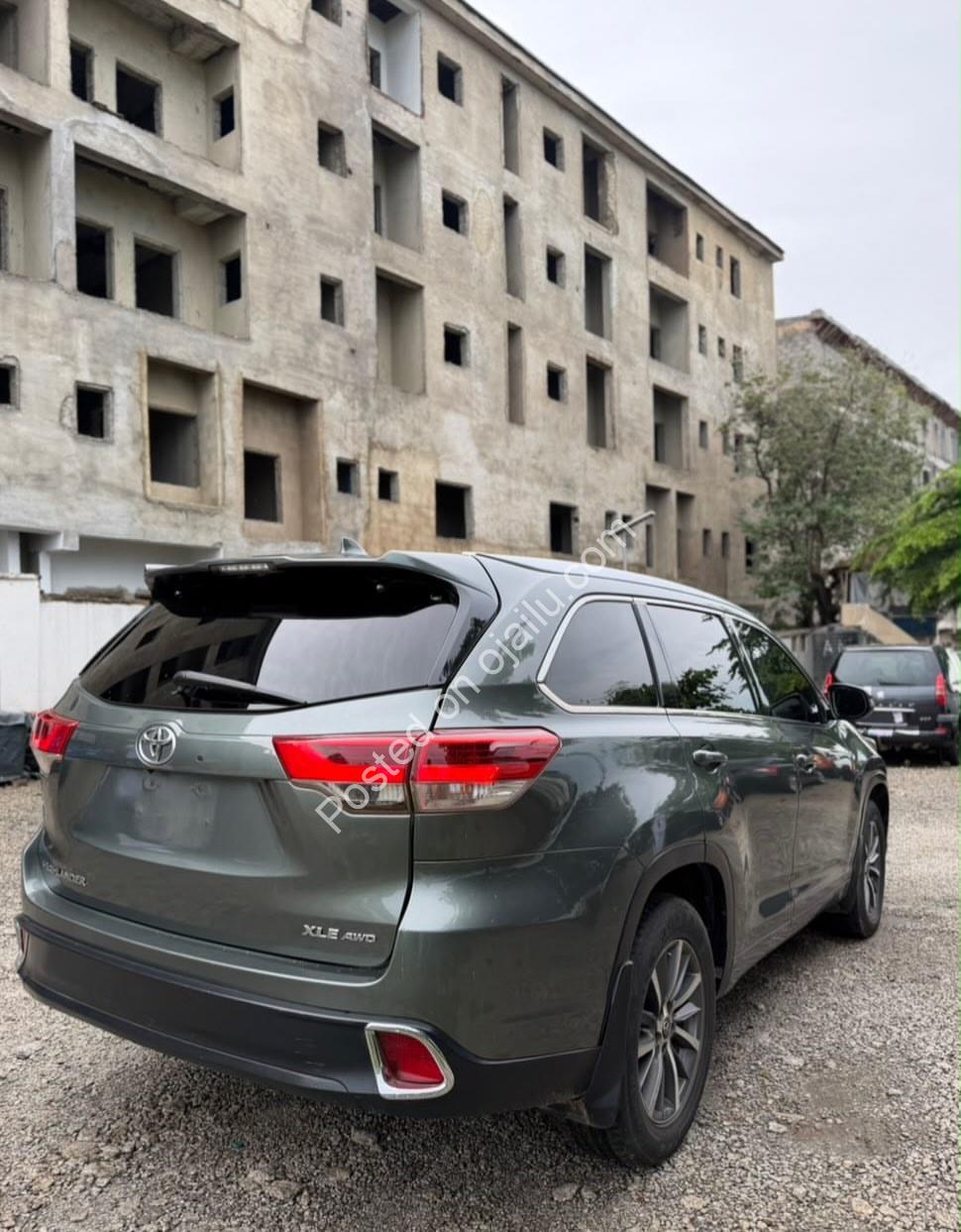 2016 Toyota Highlander XLE AWD: Super Mint, Fully Loaded, Abuja