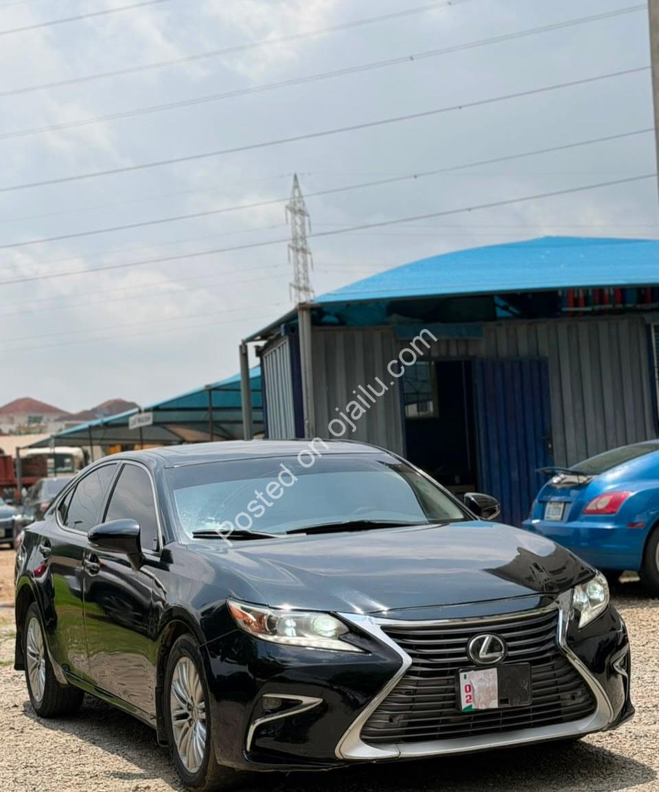 2013 Lexus ES350: 2016 Upgraded Luxury—Drive in Style!