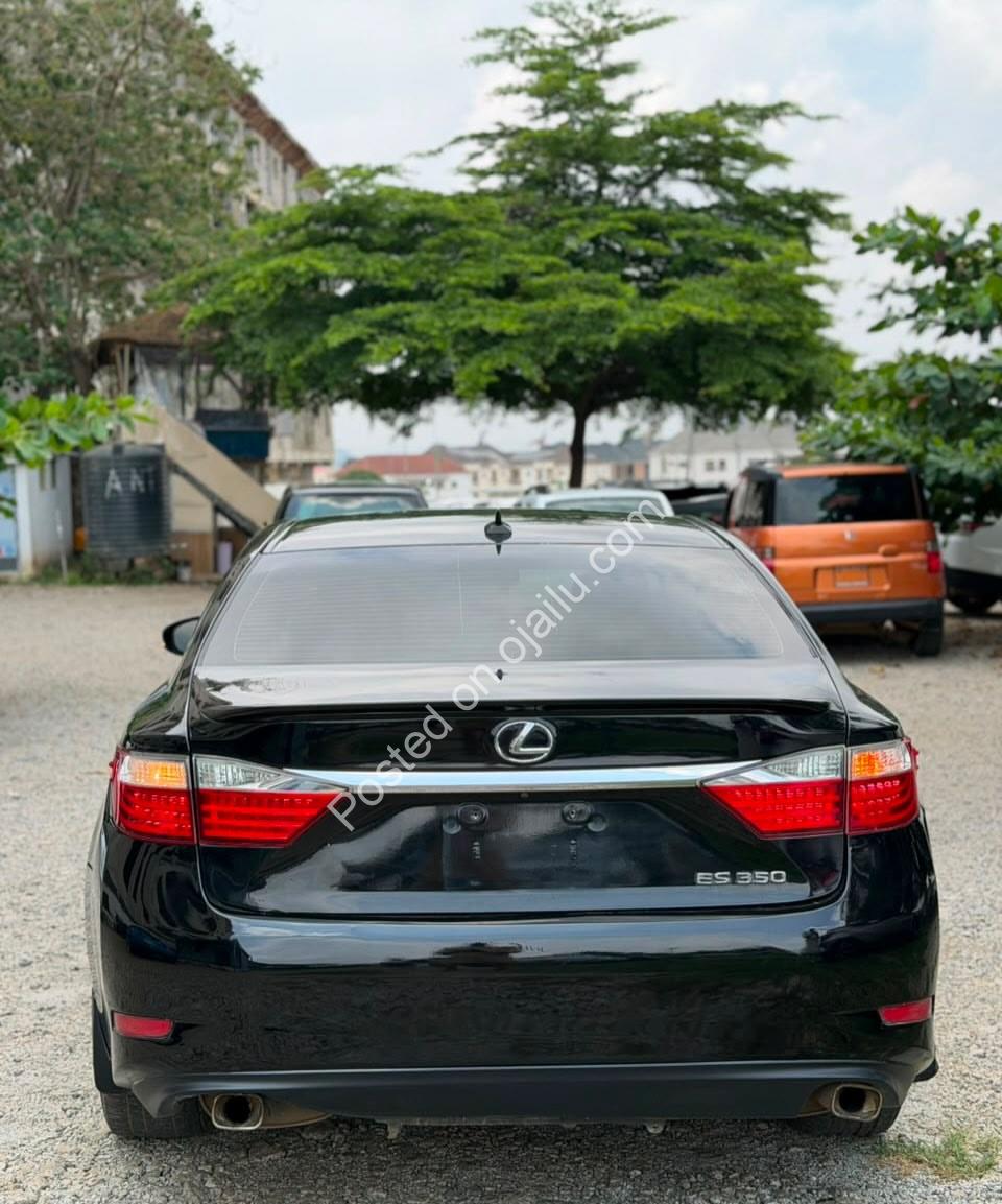 2013 Lexus ES350: 2016 Upgraded Luxury—Drive in Style!