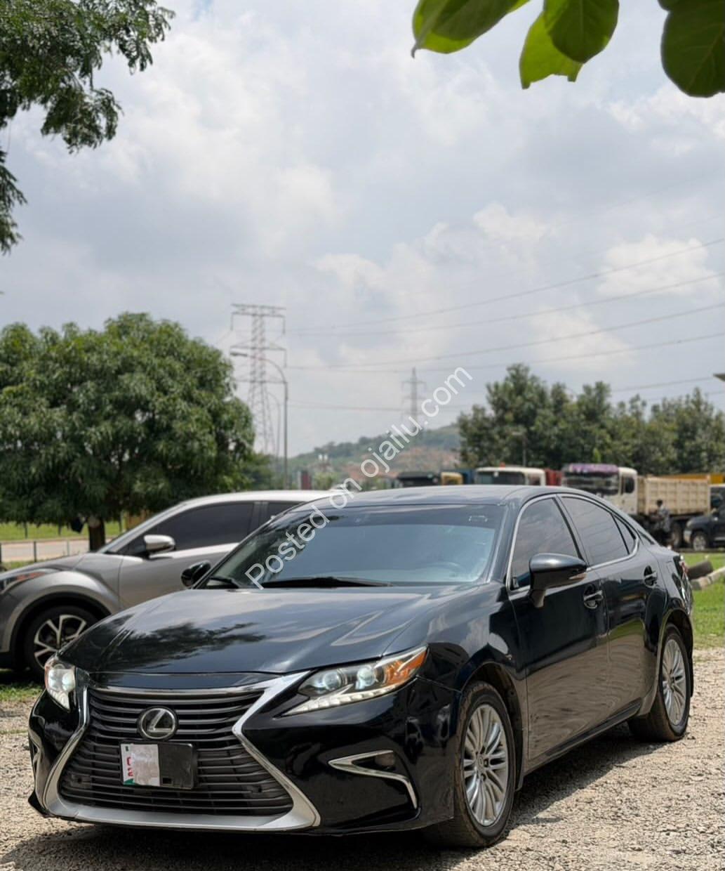 2013 Lexus ES350: 2016 Upgraded Luxury—Drive in Style!