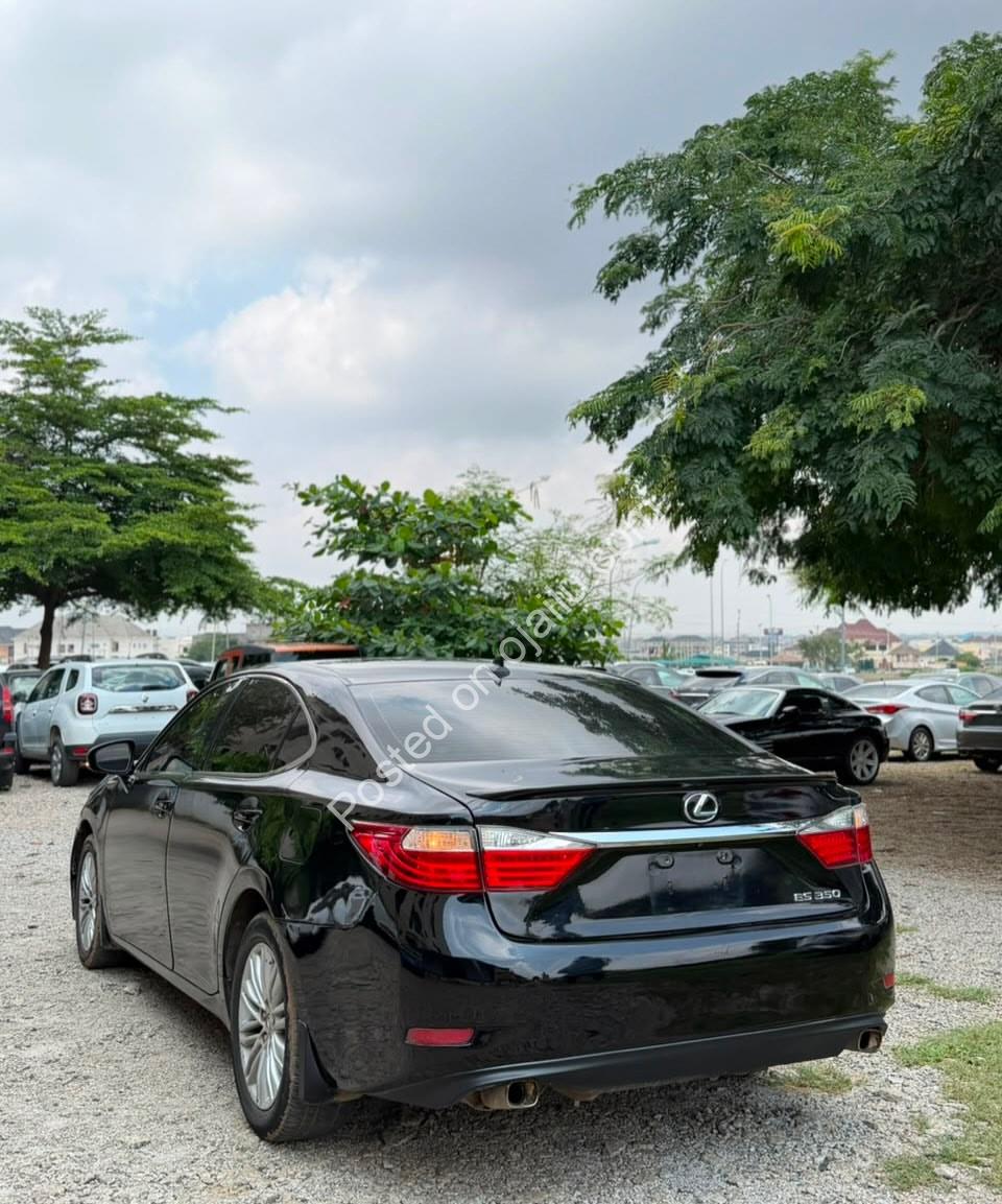 2013 Lexus ES350: 2016 Upgraded Luxury—Drive in Style!