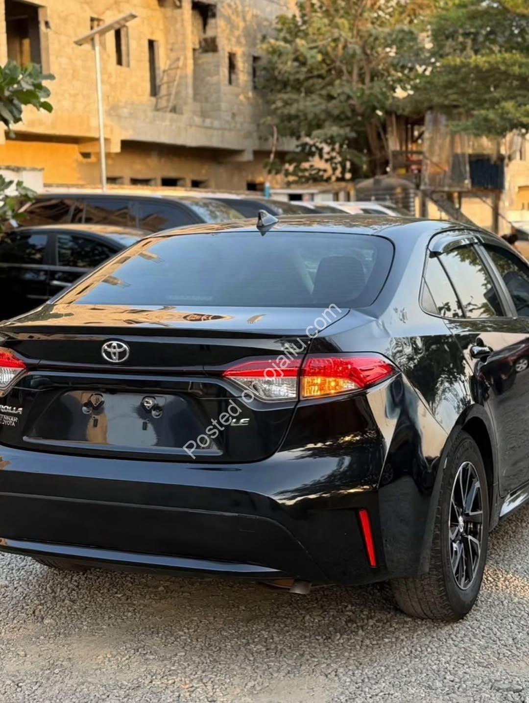 2022 Toyota Corolla LE – Accident-Free with Apple CarPlay