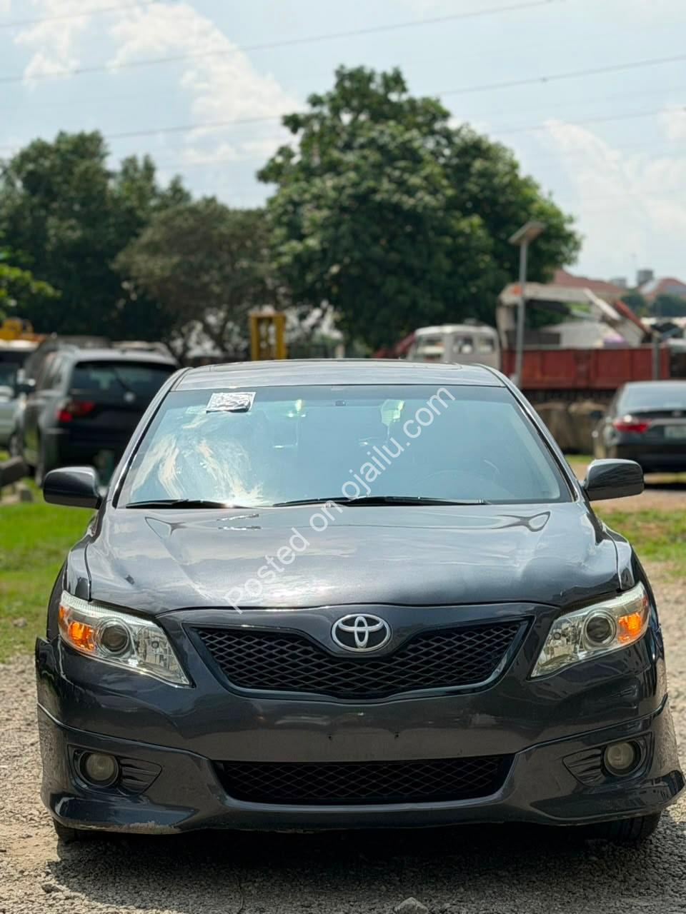 “2010 Toyota Camry SE: Keyless, Sunroof, Alloys, Genuine Duty – 11.6M”