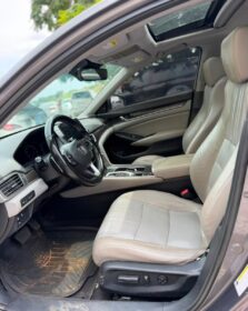 2018 Honda Accord Touring: Luxury