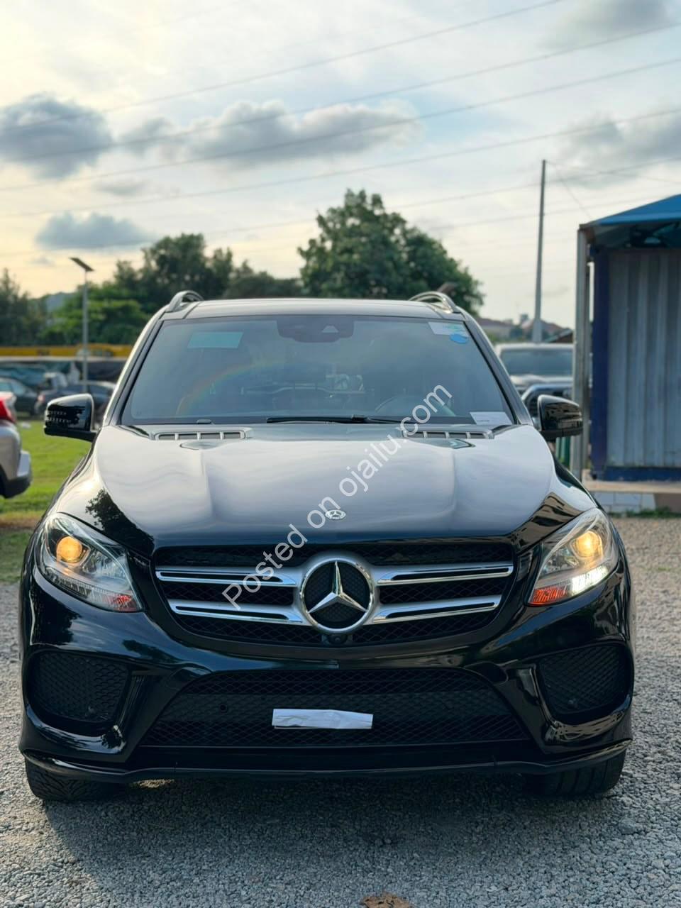 **2018 Mercedes GLE350 – Mint, Genuine Duty, Panoramic Roof**