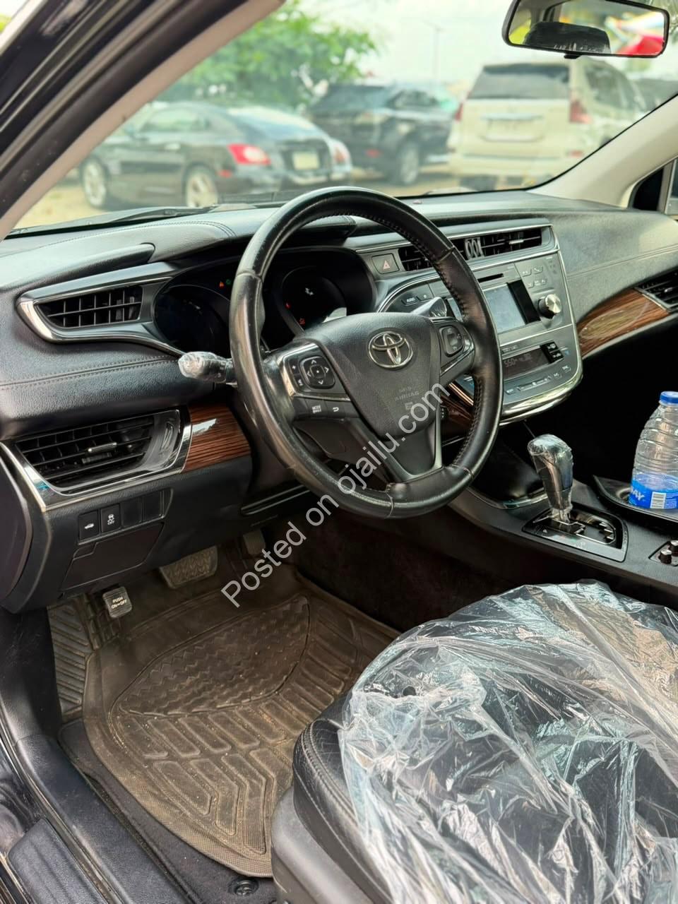 2016 Toyota Avalon XLE: Heated Seats & Clean Duty