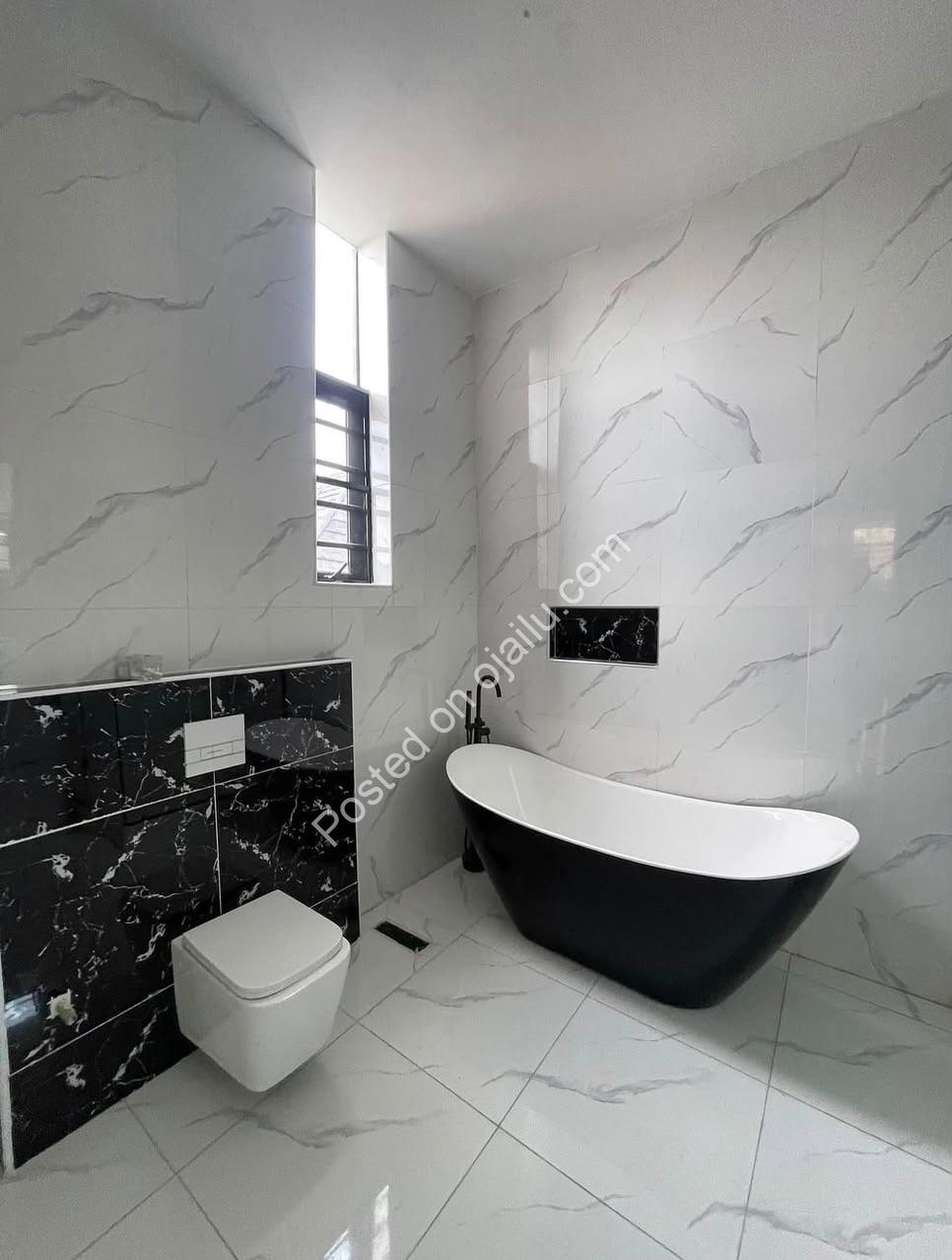 Chevron Lekki 6-Bed: Dream Home Awaits