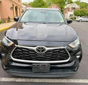 2022 Toyota Highlander XLE: Premium V6