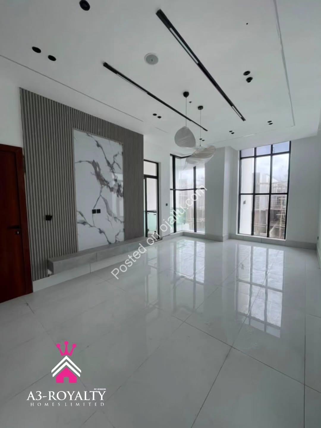 Move-In Ready: 5BR Duplex with Pool & Jacuzzi
