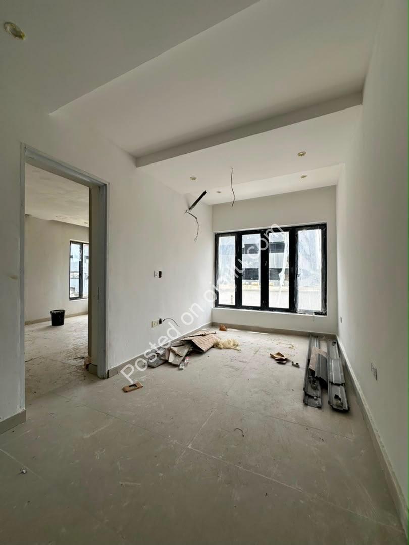 5-Bed Lekki Duplex w/ Pool & BQ – N550M