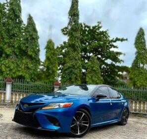 2019 Toyota Camry XSE: Panoramic Roof