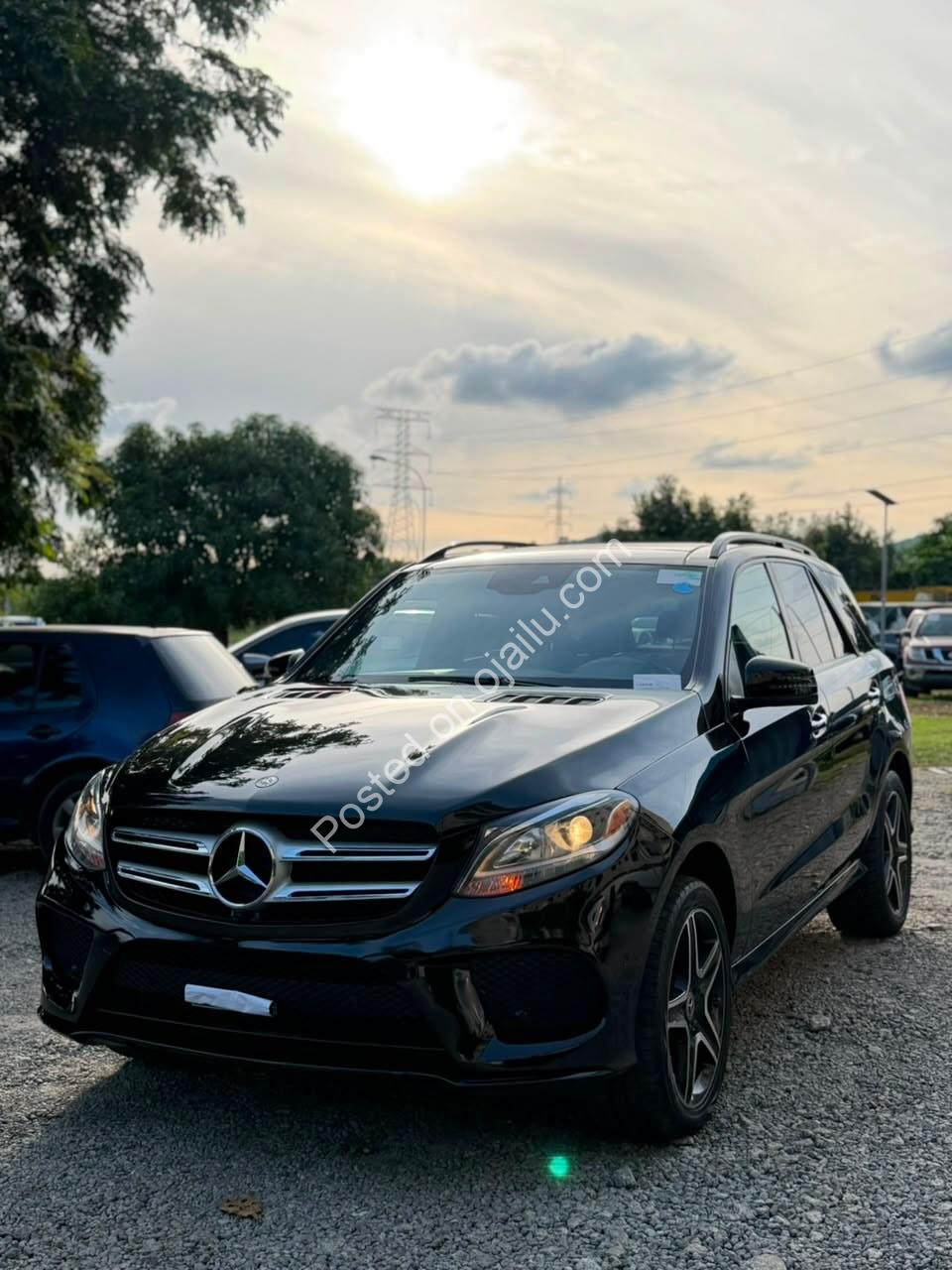 **2018 Mercedes GLE350 – Mint, Genuine Duty, Panoramic Roof**