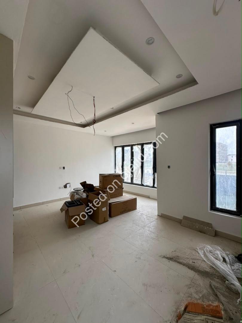 5-Bed Lekki Duplex w/ Pool & BQ – N550M