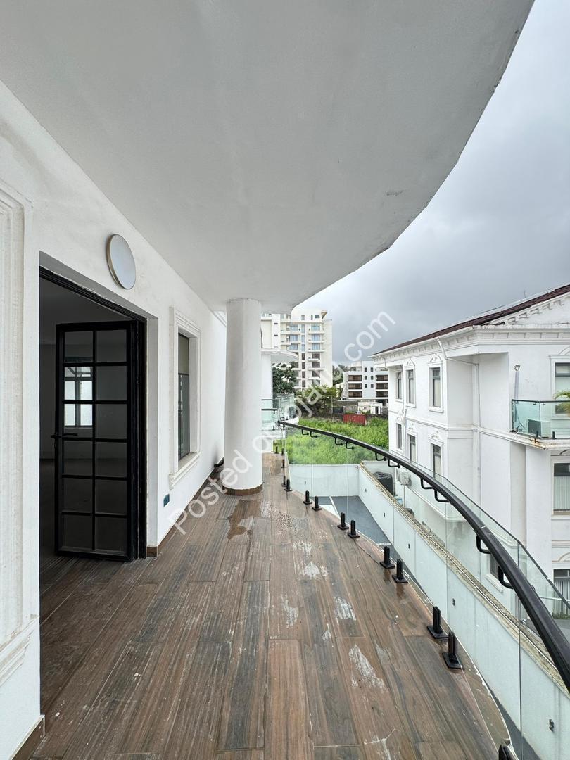 Your Private Island Oasis: 4BR Banana Island Duplex