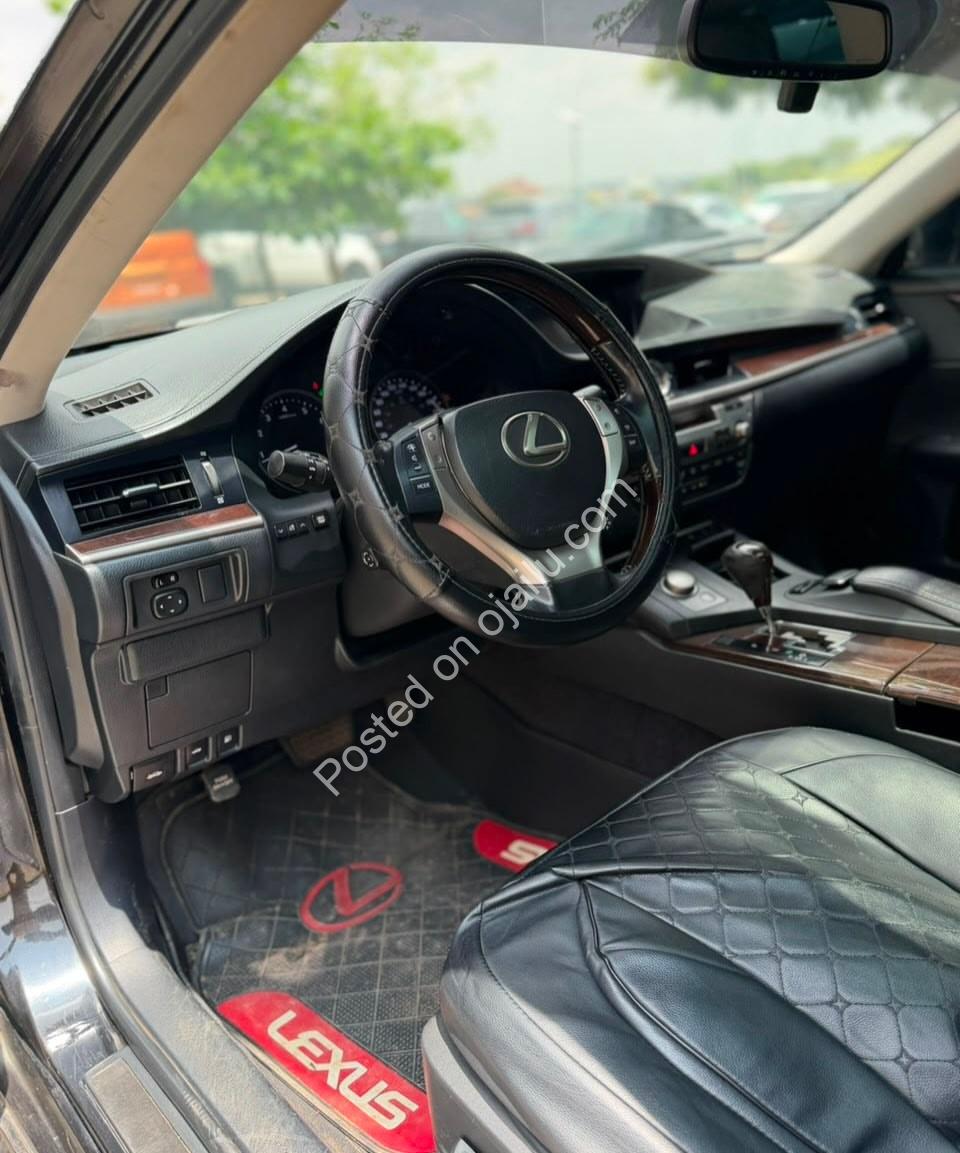 2013 Lexus ES350: 2016 Upgraded Luxury—Drive in Style!