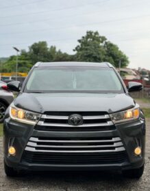 2016 Toyota Highlander XLE AWD: Super Mint