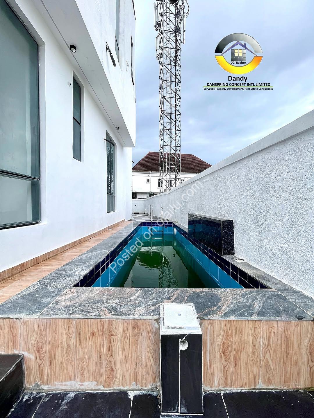 Dive into Serenity: 4-Bed Duplex with Pool